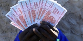Zimbabue permite cambiar billetes locales por dólares