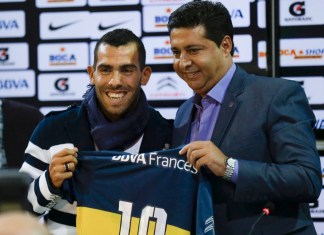 Carlos Tevez es presentado con Boca Juniors y recibido por una multitud