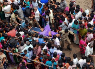 Mueren 27 personas en una estampida en celebración religiosa en India