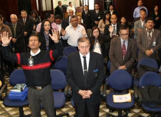 Entregan iniciativa sobre enseñanza bíblica en escuelas