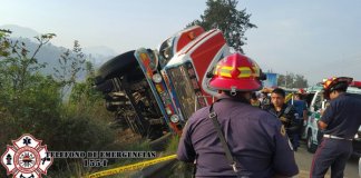 Bus vuelca en la ruta interamericana; al menos 25 heridos