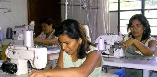 Exigen salarios dignos para mujeres