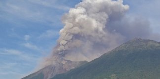 Volcán de Fuego mantiene erupción por más de 24 horas