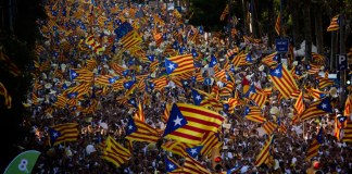Exdirigente catalán declara por consulta secesionista