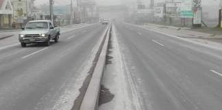 Ceniza cae en Quetzaltenango por erupción del Volcán Santiaguito