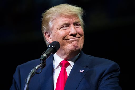 Trump llama «incompetente» a Paul Ryan