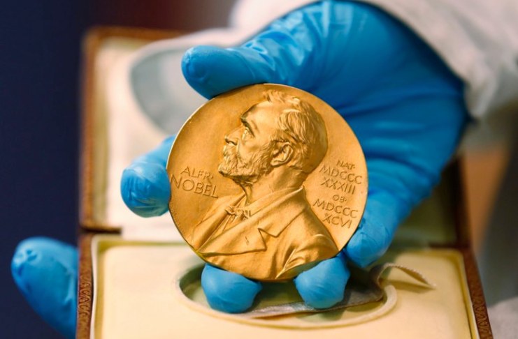 Tres ganan el Nobel de Física por estados extraños de la materia