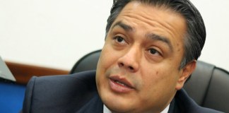 Javier Hernández no responde sobre uso de helicóptero