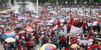 Sindicalistas y diputados defienden privilegios y plazas