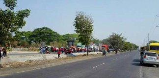 Salubristas y pobladores realizan bloqueos
