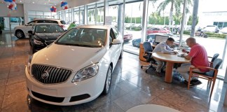 Estadounidenses tienen deudas récord, superan marca de 2008