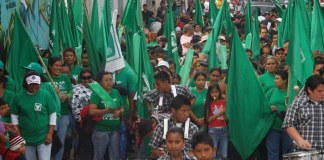 UNE presenta pruebas de descargo a TSE