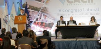 Presidente pide a empresarios usar “fórmula mágica” para crear empleos