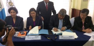 Firman convenio para transparentar subastas de frecuencias