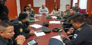 Pobladores retienen a 17 PNC como rehenes