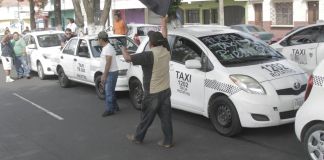 Taxistas se quejan de multas injustificadas