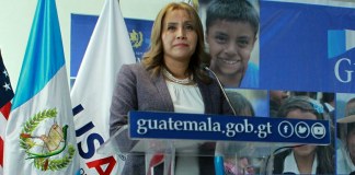 Primera Dama también viaja a Francia