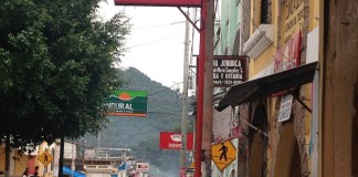 PNC dispersa con gas lacrimógeno una protesta contra minería