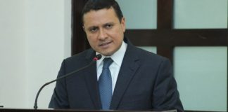 Morales destituye al Canciller luego de declarar non grato a Velásquez