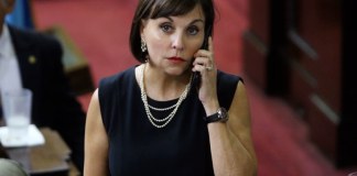 Renuncia de Tabush podría beneficiar avance de Ley de Bancos