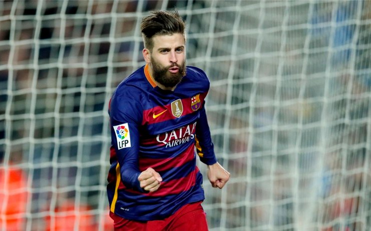 El vestuario español blinda a Piqué
