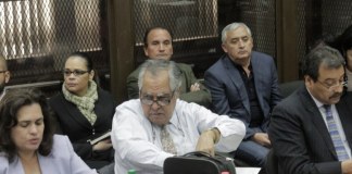 Defensor de Pérez Molina presenta protesta