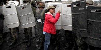 Johana Orellana, migrante hondureña se pronuncia ante crisis en su país