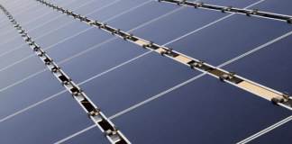 Trump impone aranceles a paneles solares y lavadoras de ropa