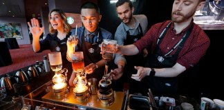Starbucks otorga aumentos salariales a sus empleados en EE. UU.