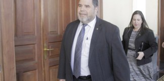 Rector a favor que escuelas y centros regionales emitan voto; aunque no lo harán
