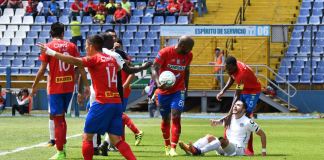 Detienen a jugador de Comunicaciones por violencia contra la mujer