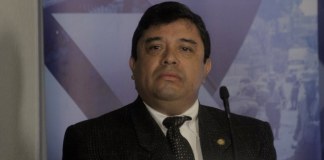 Ministro de Desarrollo sin dar muestras de avance