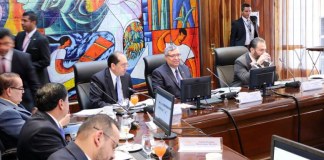 Binomio se suma a críticas contra el PDH