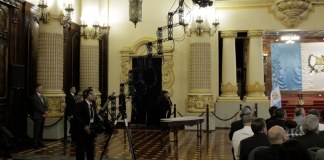Secretaría de Comunicación paga casi Q90 mil por grúa para cámara