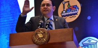 Morales cambia de discurso y pide unidad a empresarios