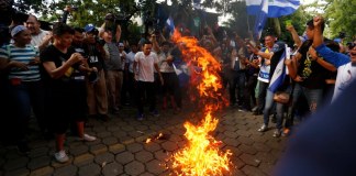 Exigen «renuncia inmediata» de Ortega durante diálogo en Nicaragua