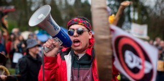 Un oleoducto en la costa del Pacífico divide a Canadá