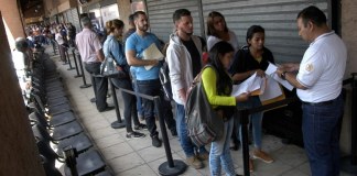 Falta de pasaporte afecta trámites de migrantes en EE. UU.