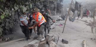 Tragedia por volcán: 7 muertos, más de un millón de afectados y temor por más víctimas