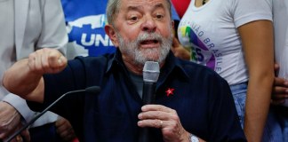 Preso, Lula sigue liderando encuestas a tres meses de elecciones