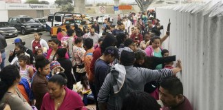 Refugiados siguen abarrotando la frontera de EE. UU.