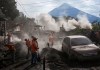 Archivo de los equipos de rescate retirando montones de ceniza expulsada por la erupción del Volcán de Fuego en El Rodeo en junio del 2018. Foto La Hora: AP/Rodrigo Abd