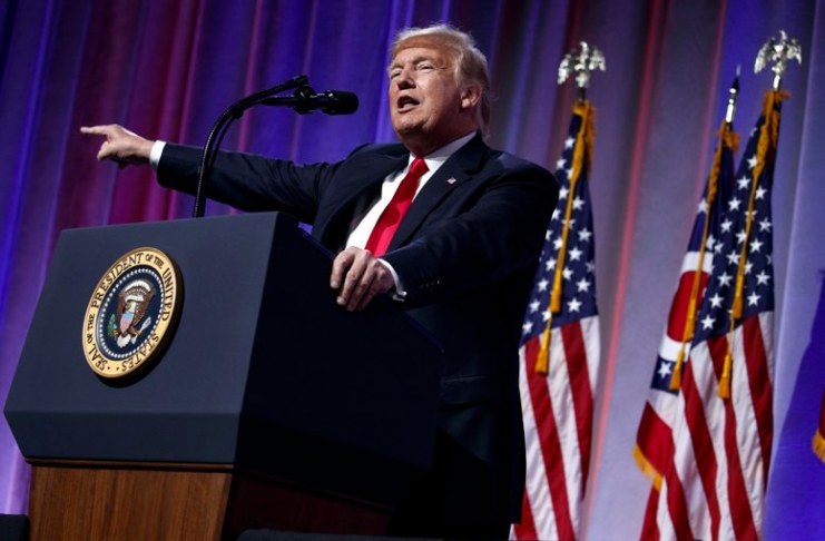 Trump fustiga al FBI por su investigación de Clinton