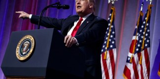 Trump fustiga al FBI por su investigación de Clinton
