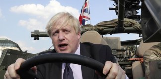 Investigarán a Boris Johnson por declaraciones sobre burka