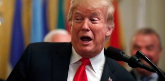 Trump desclasifica archivos sobre pesquisa a injerencia rusa
