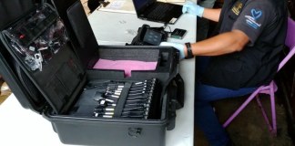 Capturan a dos hombres por posesión de material pornográfico