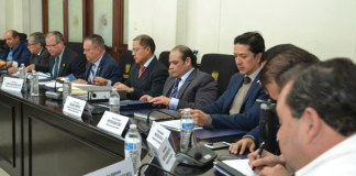 Elaborarán enmienda para incremento salarial de médicos