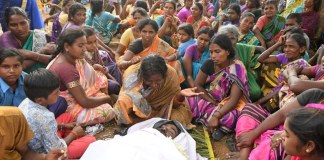 Supuesta intoxicación mata a once personas en un templo hindú en India