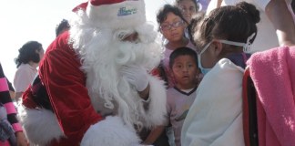 Santa Claus llega en helicóptero al San Juan de Dios